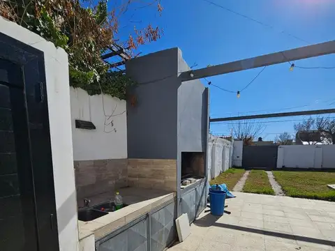 Casa en Venta en General Roca, USD 150.000