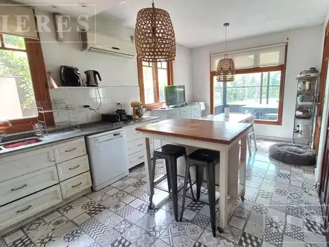 Casa 4 ambientes con 3 baños