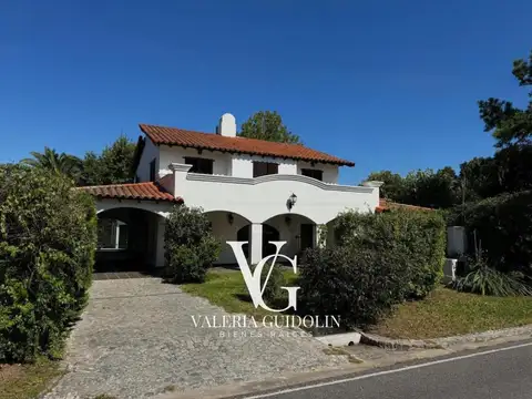 Casa en Venta Country Aranjuez! SE ACEPTA DEPTO EN PARTE DE PAGO.