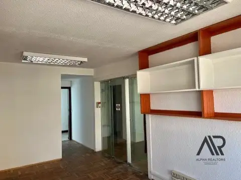 Oficina en Alquiler al Este