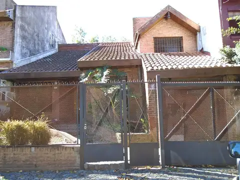 VENTA CASA 7 AMBIENTES EN VILLA MARTELLI