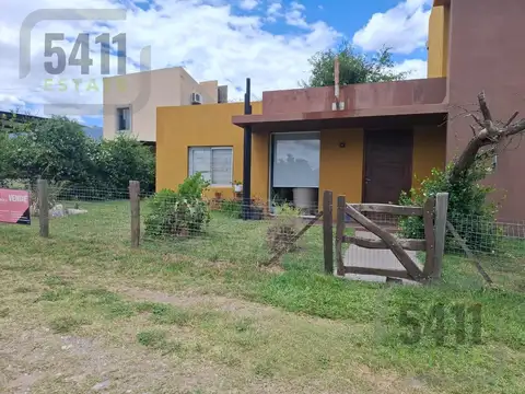 Casa 3 ambientes con 2 baños