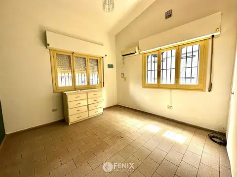 CASA EN ALQUILER DE 2 DORMITORIOS - AV. RADEMACHER Y MONTEAGUDO (CFA178)