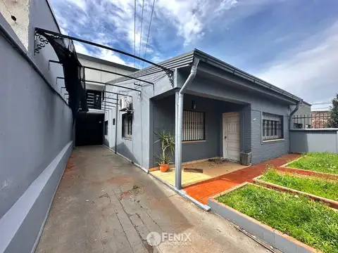 CASA EN ALQUILER DE 2 DORMITORIOS - AV. RADEMACHER Y MONTEAGUDO (CFA178)