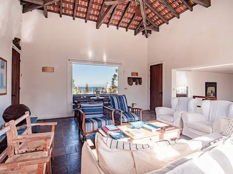 Casa en venta en La Barra de 5 dormitorios con vista al mar