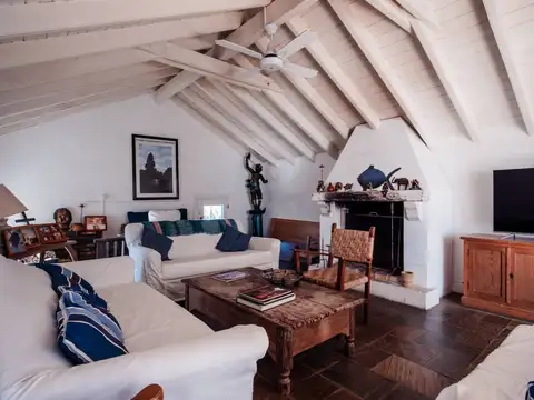 Casa en venta en La Barra de 5 dormitorios con vista al mar