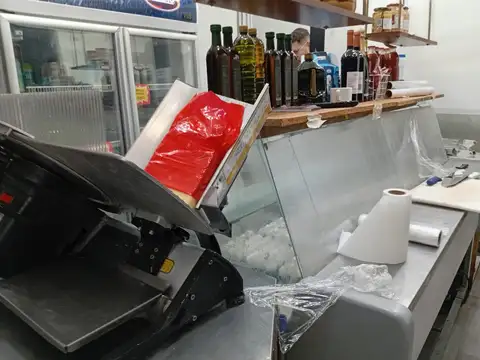 Excelente Fiambreria para ingresar en la zona de Belgrano.