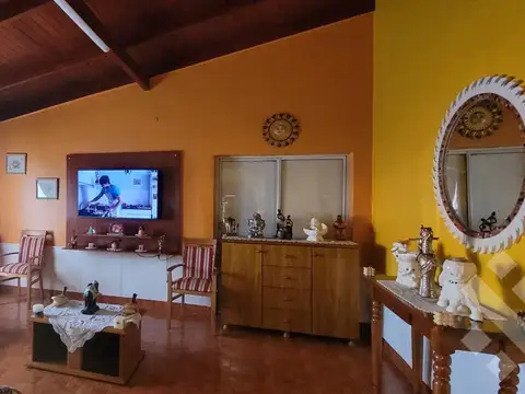 Venta Casa 2 Dormitorios   Departamento 1 dorm. Centenario