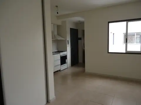 MONOAMBIENTE AL FRENTE CON BALCON - BAÑO Y TOILETTE