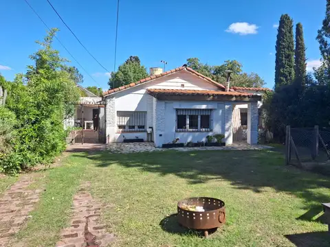 Casa a la venta con renta hasta Abril 2026 - Bella Vista