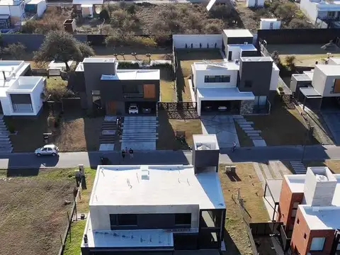 Casa 7 ambientes con 3 baños