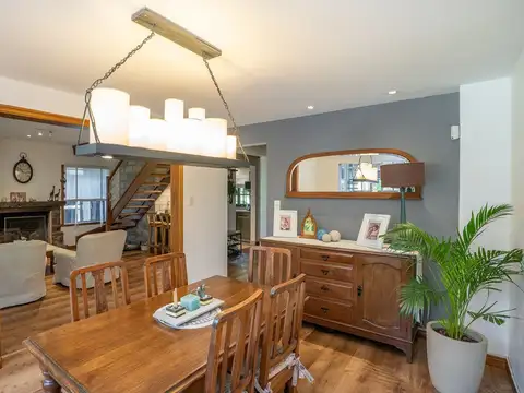 Casa 4 ambientes con 2 baños