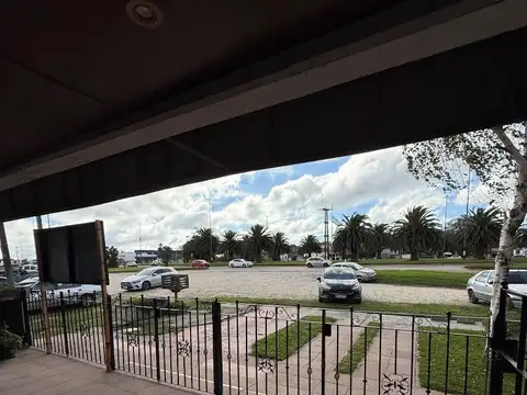 LOCAL MAS VIVIENDA SOBRE AV. MONSEÑOR ZABALA