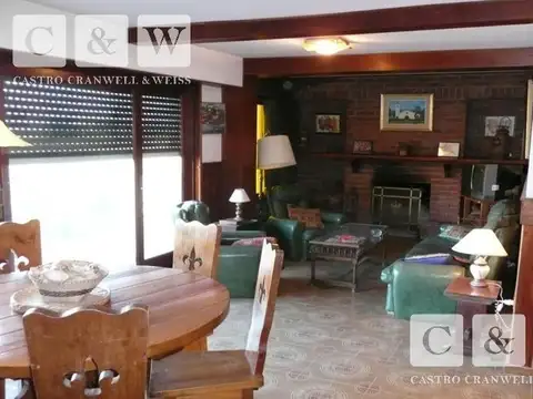 Casa en Venta con 2 cocheras