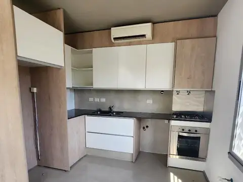 Triplex 3 Amb con Balcón y Cochera Privada en Olivos
