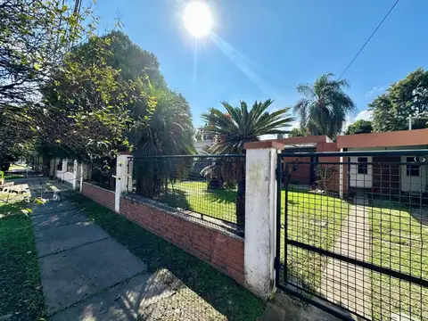 Casa en Venta con 2 cocheras
