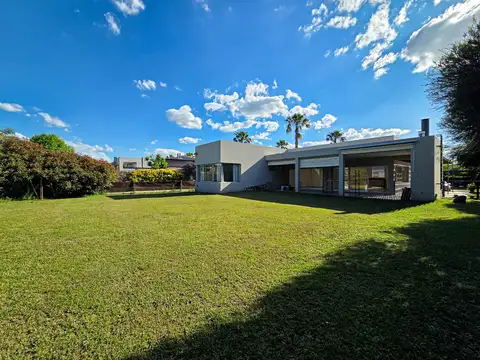 Avenida Fuerza Aérea al 4200