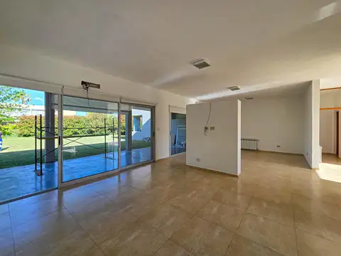 CASA DE 3 DORMITORIOS EN VENTA EN MIRAFLORES-FUNES HILLS