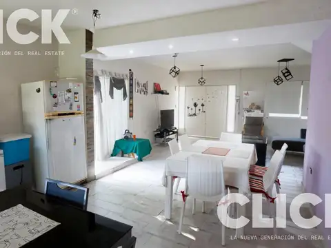 Casa 5 ambientes con 2 baños