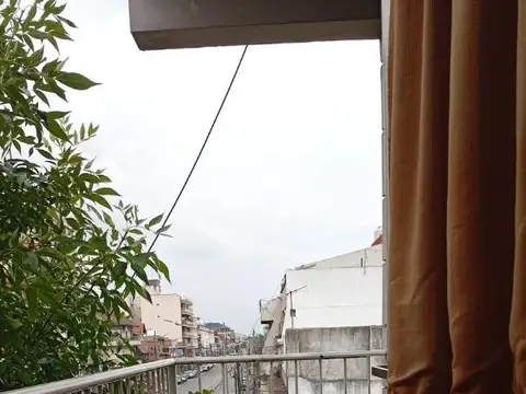 MONOAMBIENTE CON BALCON AL FRENTE