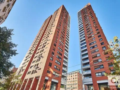 Torre Aisenson - Excelente Depto - 2 Cocheras - Piso Alto !!