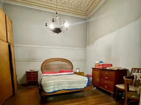 5 Ambientes enorme  , Frente C/balcon Muy luminoso , inmejo