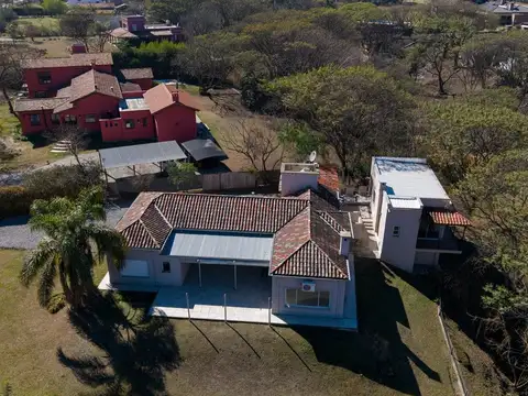 Casa 8 ambientes con 3 baños