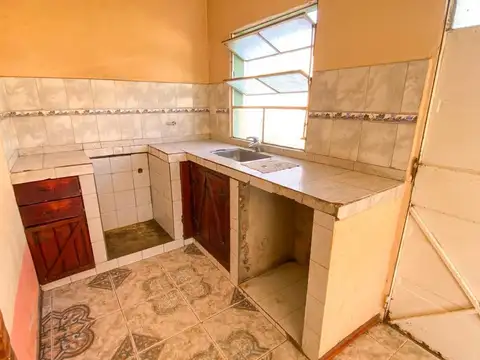 Casa 4 ambientes con 1 baño