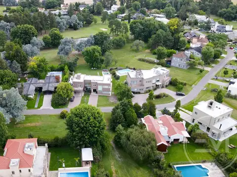 Casa 5 ambientes con 4 baños