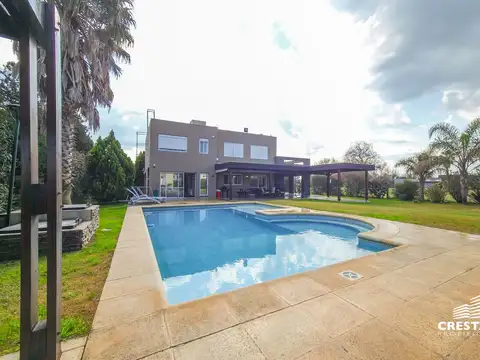 Venta - Casa 4 dormitorios con piscina y quincho - Lote de 1.200 m² - Puerto Roldán.