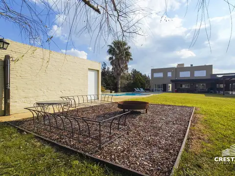 Casa 6 ambientes con 4 baños