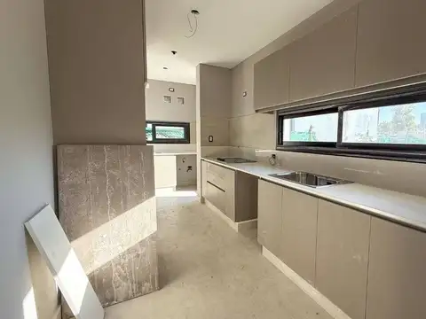 Casa 4 ambientes con 2 baños