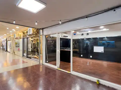 VENTA/PERMUTA: VENTA – Amplio local comercial en dos plantas unidad 00-23. Galería Melipal, Centro, 