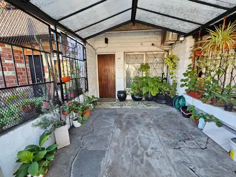 VENTA CASA DUPLEX 3 AMBIENTES CON COCHERA CASTELAR