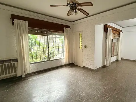 Casa 6 ambientes con 2 baños