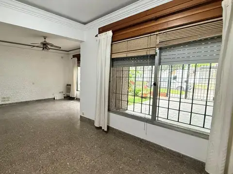 Casa en Alquiler con 4 cocheras