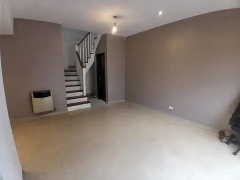 Depto Tipo Casa en Alquiler en Centro, $ 1.100.000