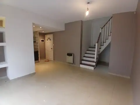 Depto Tipo Casa en Alquiler de 2 dormitorios