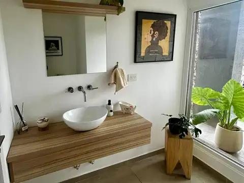Casa en Alquiler con 3 cocheras
