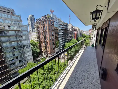 Excelente 3Ambientres c/Dep. al Frente con  2 Balcones Corrido sobre Boulevard Charcas