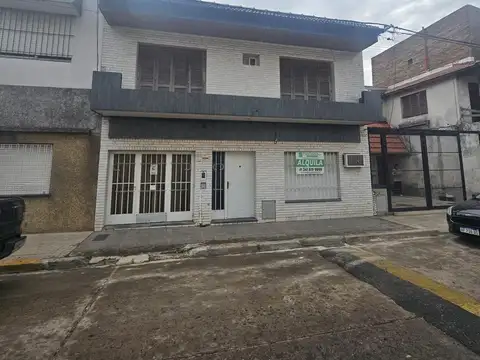 Pje. Polonia  al 1600, casa 2 dormitorios con garage, planta alta ideal talleres en general