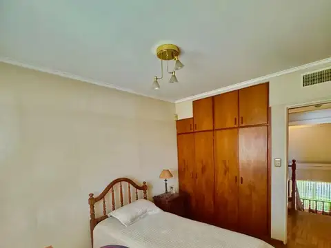 Casa con 4 dormitorios en Banfield.