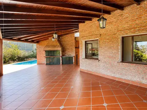 Casa 5 ambientes con 4 baños