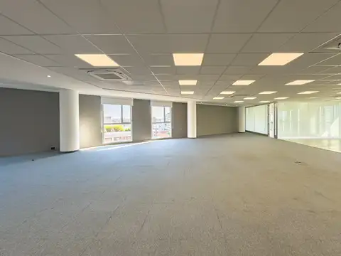 Oficina en Alquiler con 1 cochera