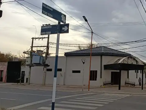 Salón 426 m2  en el centro de cutral co