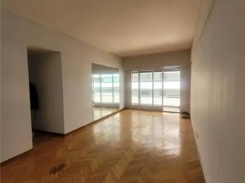 Muy buen departamento con balcón y cochera, ideal inversión