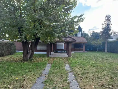 Casa en Venta con 2 cocheras