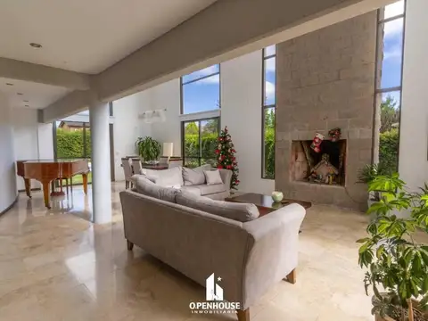 Casa 6 ambientes con 4 baños