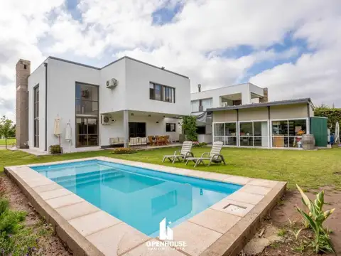 OPENHOUSE vende fabulosa casa de categoría en barrio Pueyrredón, Luján