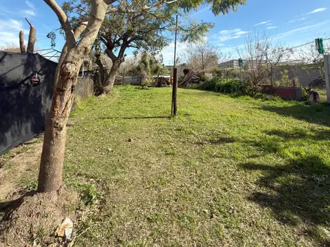 VENTA DE CASA CON AMPLIO TERRENO EN PILAR